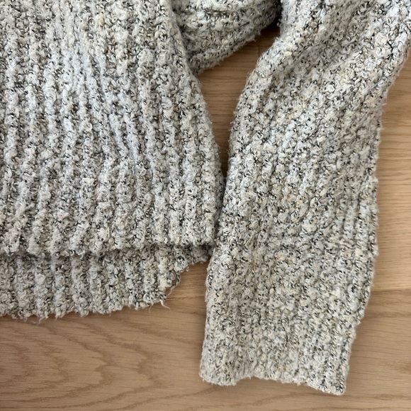 uo cozy gray half zip sweater - Picture 4 of 5